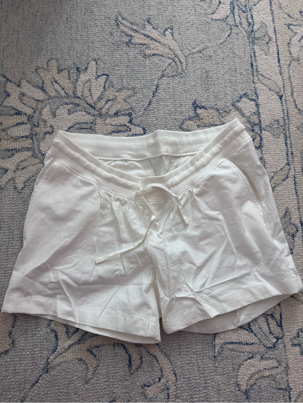 Gap maternity linen blend shorts. Size medium.